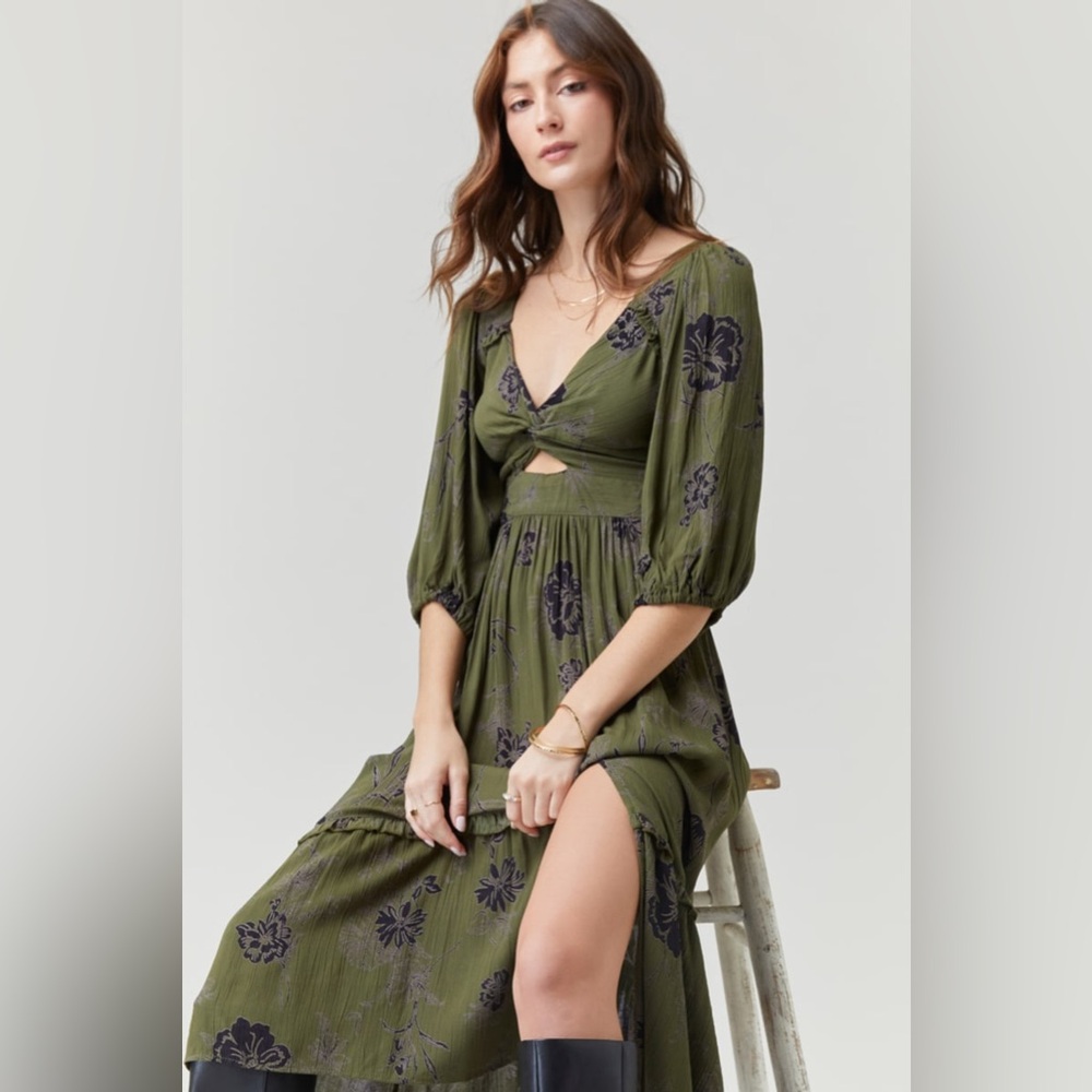 Angie Jeannie Floral Twist Front Midi Dress